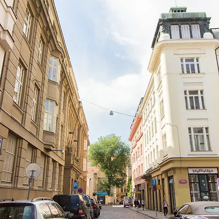 Cosy For 6 Next To The Main Train Station By Easybnb Prague